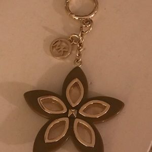 Michael Kors Daisy keychain/handbag accent